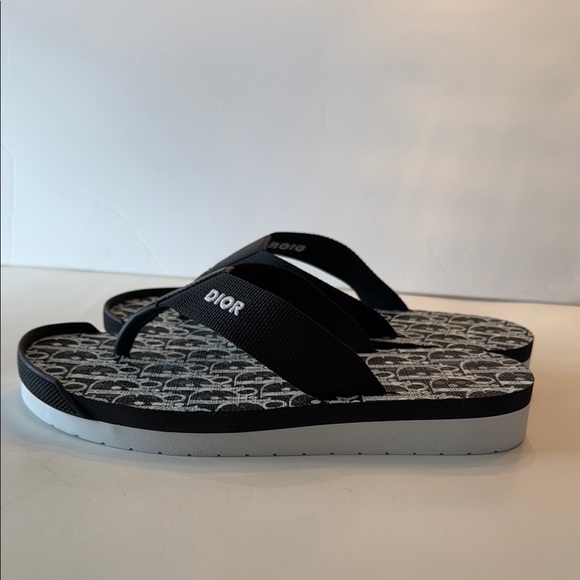 NWT Dior Black and White Flip-Flop Sandals - Picture 5 of 9